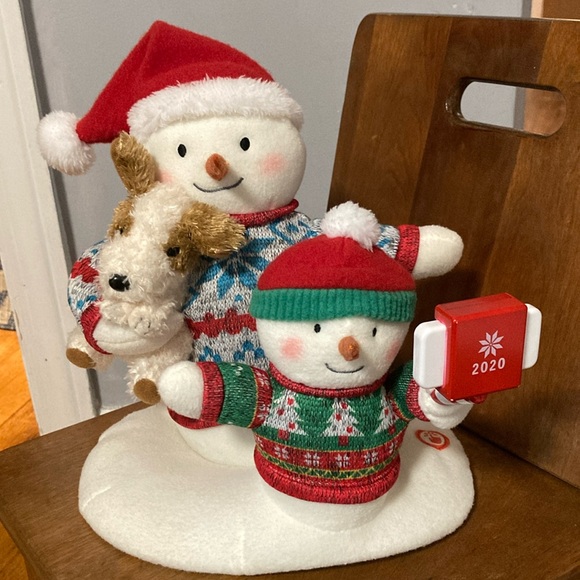Hallmark Cozy Christmas Selfie Snowman Techno Plush 2020 Sound Light Motion Tag - Picture 1 of 7